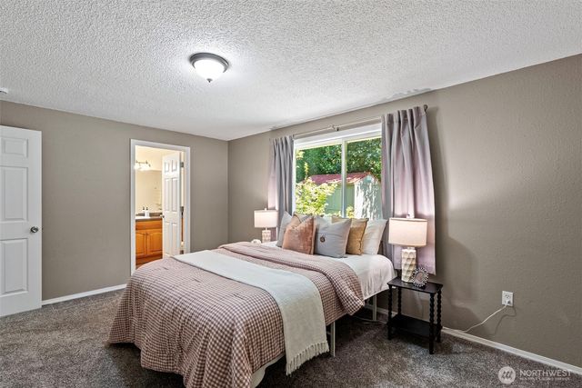 19064 10th Avenue NE, Poulsbo, WA 98370