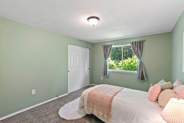 19064 10th Avenue NE, Poulsbo, WA 98370