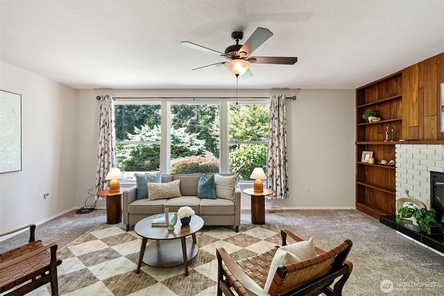 19064 10th Avenue NE, Poulsbo, WA 98370