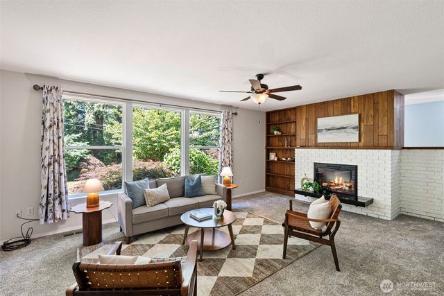 19064 10th Avenue NE, Poulsbo, WA 98370