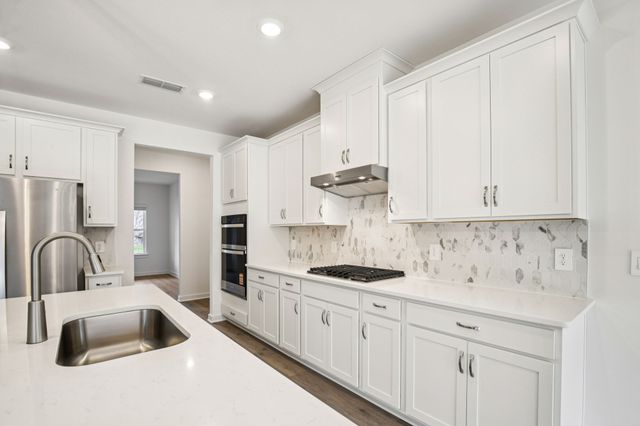 112 Vanguard Drive, La Vergne, TN 37086