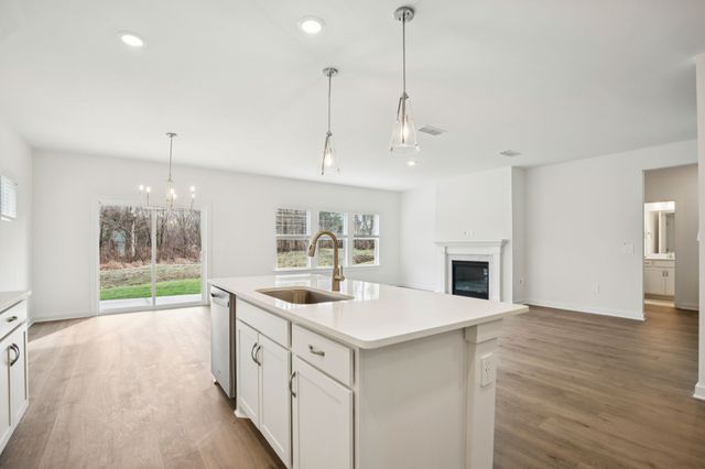 112 Vanguard Drive, La Vergne, TN 37086