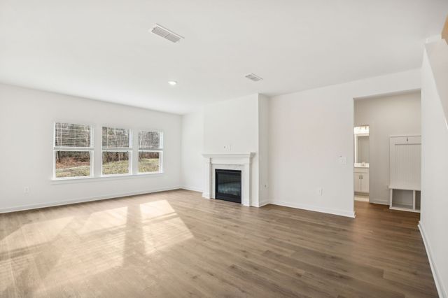 112 Vanguard Drive, La Vergne, TN 37086