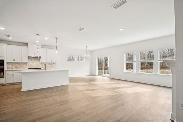 112 Vanguard Drive, La Vergne, TN 37086