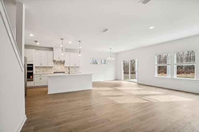 112 Vanguard Drive, La Vergne, TN 37086