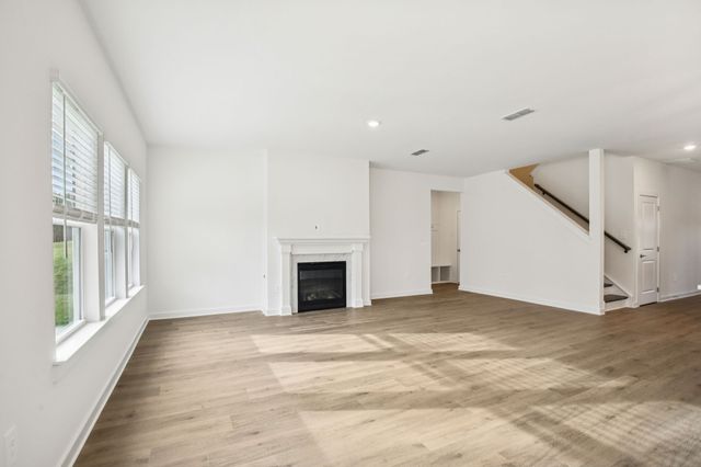 112 Vanguard Drive, La Vergne, TN 37086