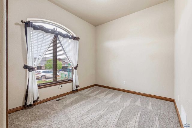 321 DUNBAR CT, Rapid City, SD 57701