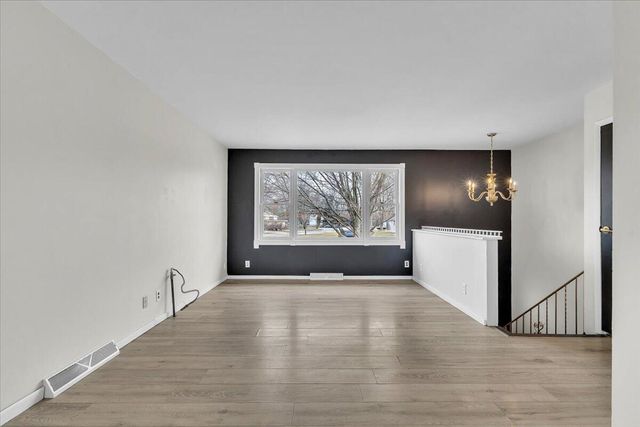 215 Glencove Drive, Michigan City, IN 46360