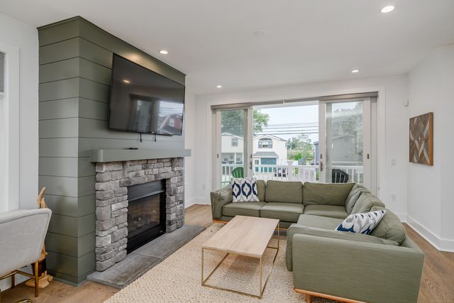 1033 Reef Road, Fairfield, CT 06824