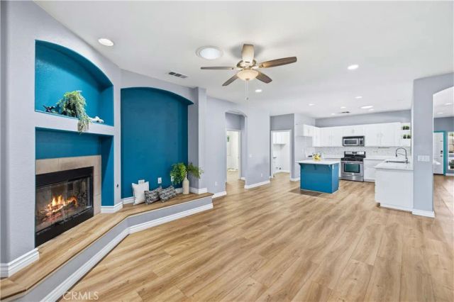 4121 W Avenue J6, Lancaster, CA 93536