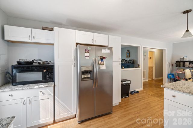 525 Kelly Avenue, Mooresville, NC 28115