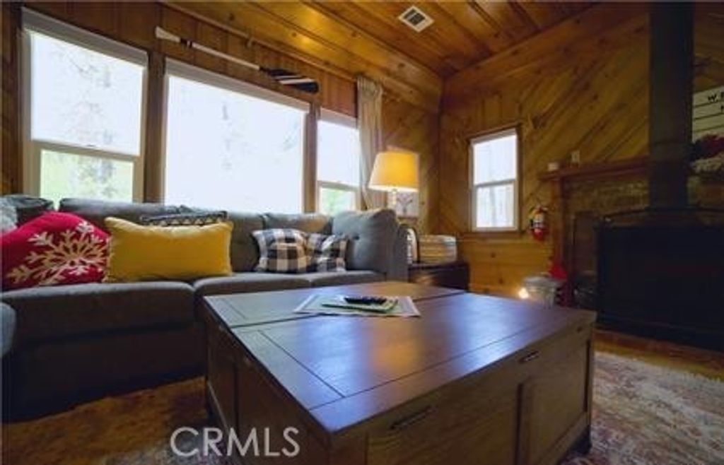 Image 17 of property listing at 382 Knight, Big Bear Lake, CA 92315