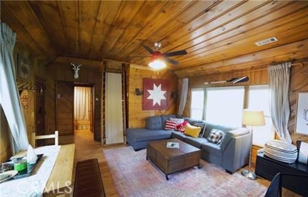 Image 4 of property listing at 382 Knight, Big Bear Lake, CA 92315