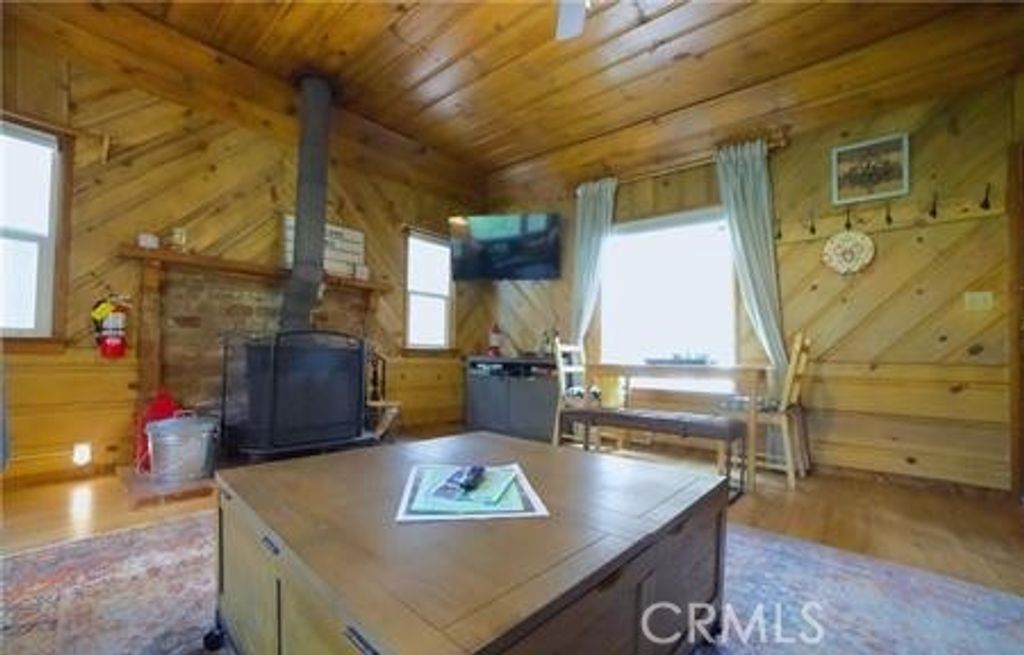 Image 6 of property listing at 382 Knight, Big Bear Lake, CA 92315