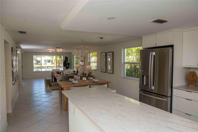 563 SPANISH DRIVE S, Longboat Key, FL 34228