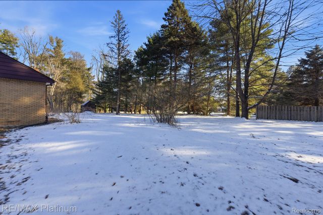 11180 Spencer Road, Brighton Township, MI 48114