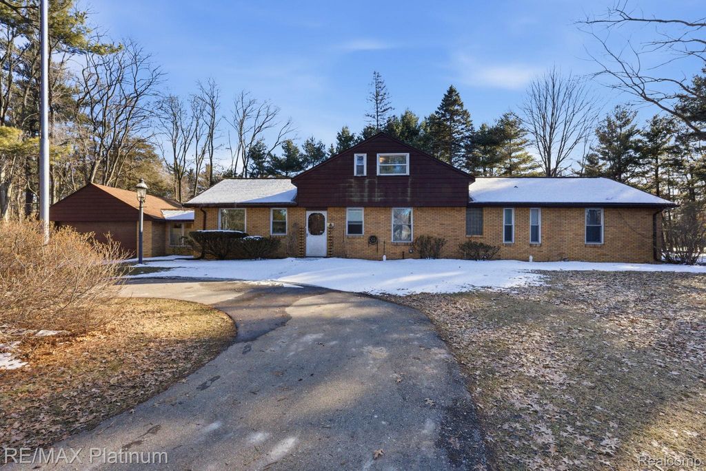 11180 Spencer Road, Brighton Township, MI 48114
