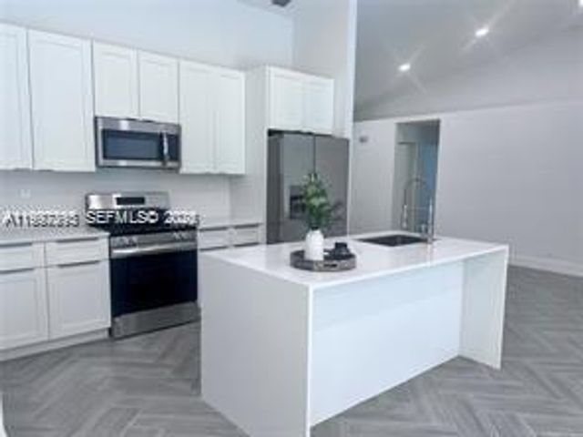 427 SW 169th Terrace, Weston, FL 33326