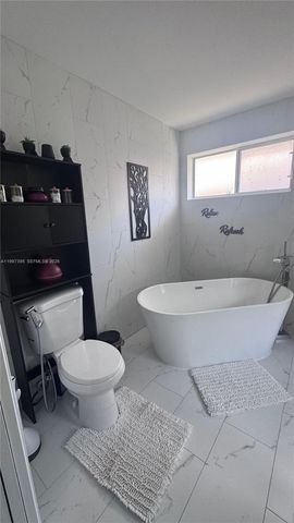 427 SW 169th Terrace, Weston, FL 33326