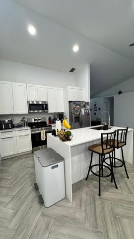 427 SW 169th Terrace, Weston, FL 33326