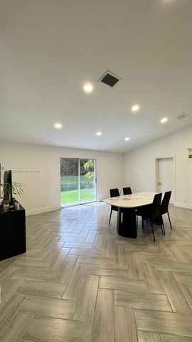 427 SW 169th Terrace, Weston, FL 33326