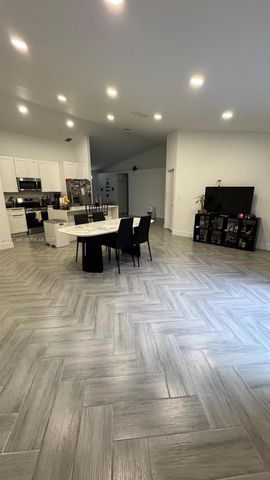 427 SW 169th Terrace, Weston, FL 33326