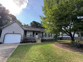 2465 Broadnax CIR, Chesapeake, VA 23323