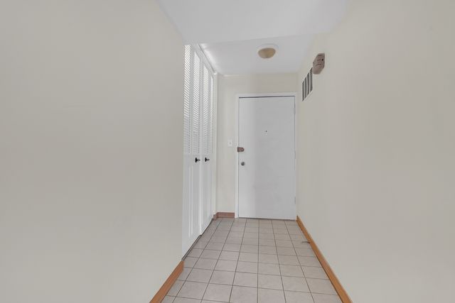 6961 N Oakley Avenue 304, Chicago, IL 60645