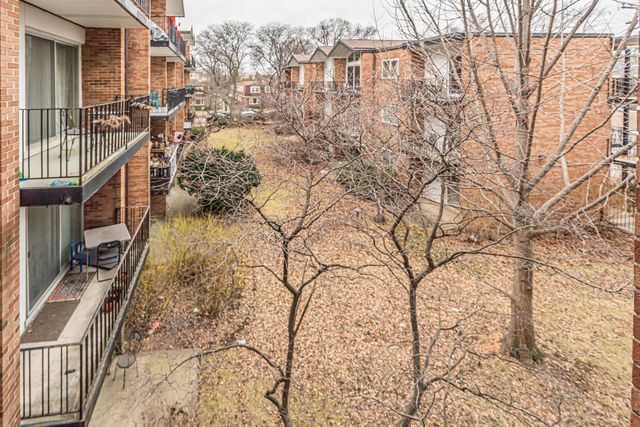 6961 N Oakley Avenue 304, Chicago, IL 60645