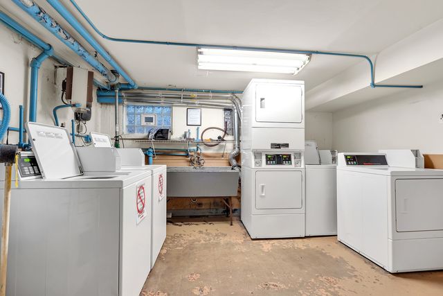 6961 N Oakley Avenue 304, Chicago, IL 60645