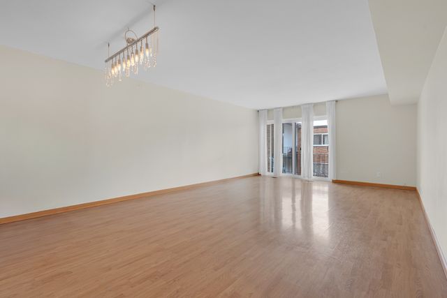 6961 N Oakley Avenue 304, Chicago, IL 60645