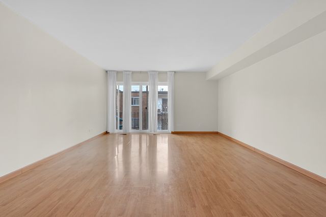 6961 N Oakley Avenue 304, Chicago, IL 60645