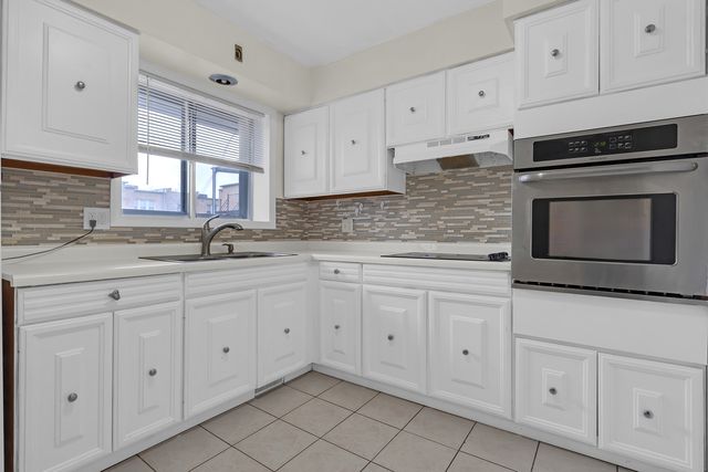 6961 N Oakley Avenue 304, Chicago, IL 60645