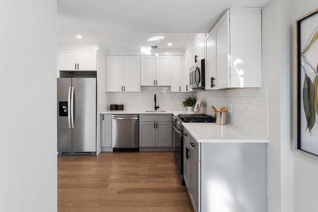 19 George St 3, Somerville, MA 02145