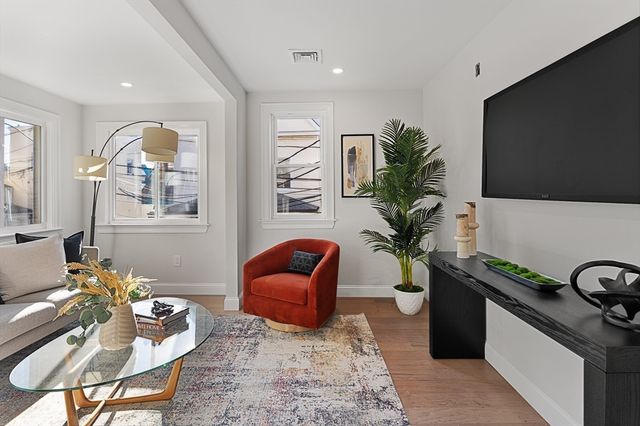 19 George St 3, Somerville, MA 02145