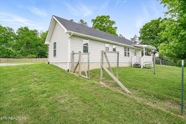 1447 Dykes Rd, Crossville, TN 38571