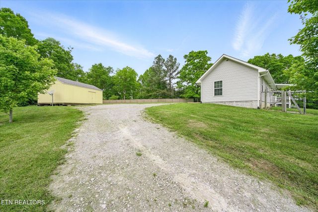 1447 Dykes Rd, Crossville, TN 38571