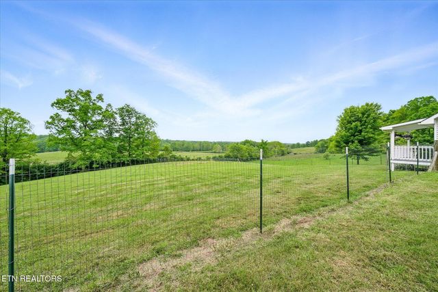 1447 Dykes Rd, Crossville, TN 38571