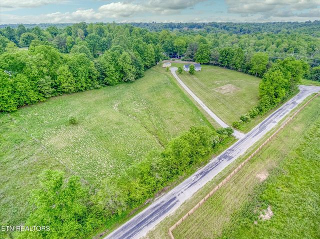 1447 Dykes Rd, Crossville, TN 38571