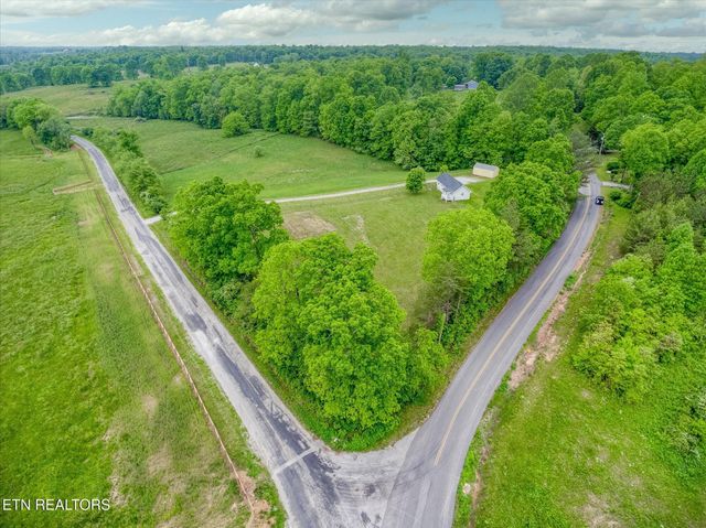 1447 Dykes Rd, Crossville, TN 38571