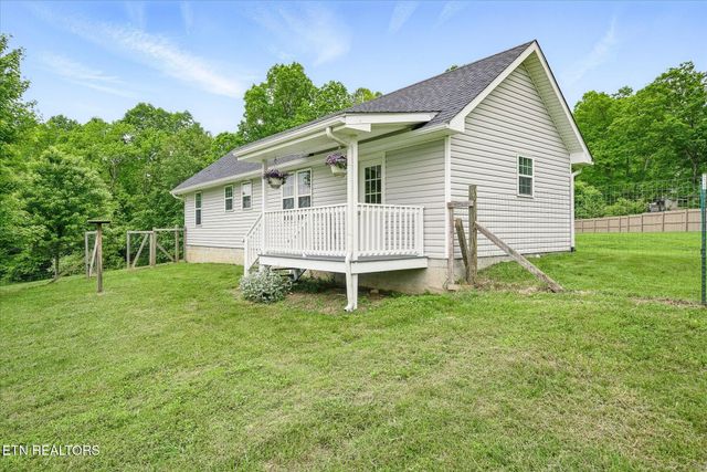 1447 Dykes Rd, Crossville, TN 38571