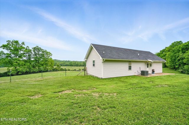1447 Dykes Rd, Crossville, TN 38571