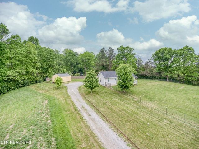 1447 Dykes Rd, Crossville, TN 38571
