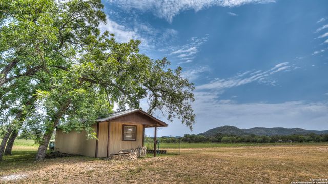 6671 Ranch Rd 1120, Rio Frio, TX 78879