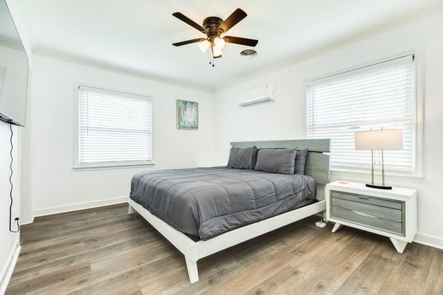 105 Marlin Avenue, Galveston, TX 77550