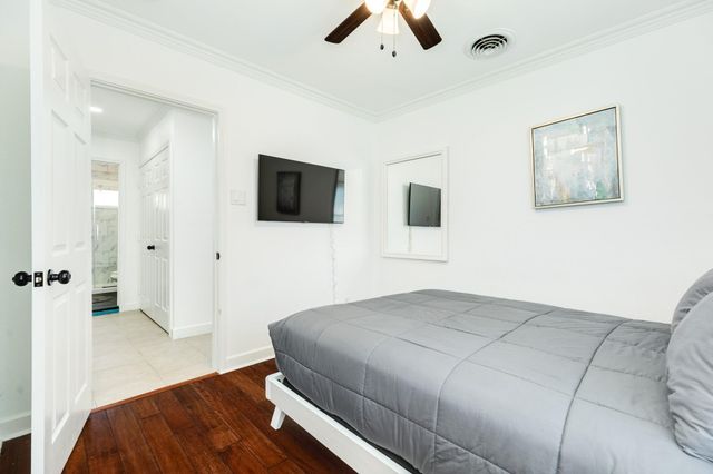 105 Marlin Avenue, Galveston, TX 77550