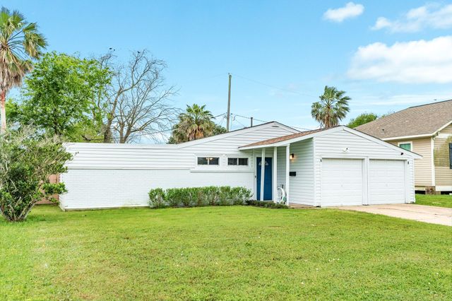 105 Marlin Avenue, Galveston, TX 77550