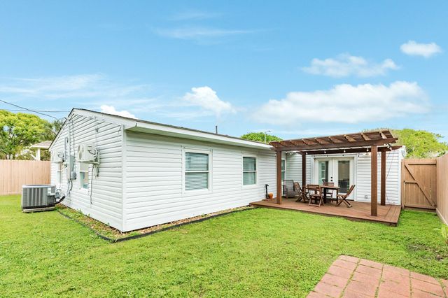 105 Marlin Avenue, Galveston, TX 77550