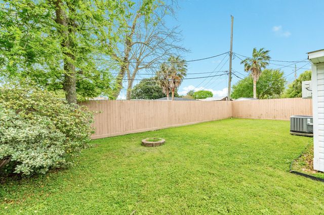 105 Marlin Avenue, Galveston, TX 77550