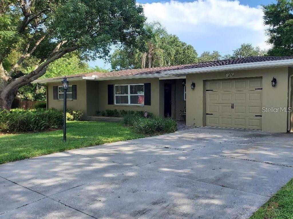 1637 WHITEWOOD DRIVE, Clearwater, FL 33756